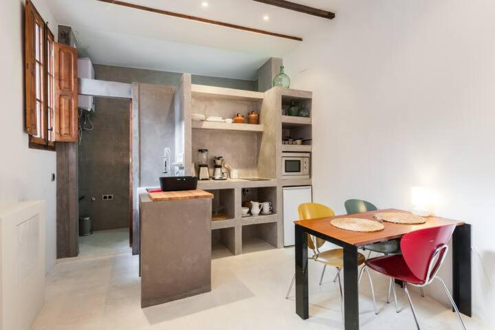 Casita Artista En Bello Edificio Barrio Ruzafa Valencia Bagian luar foto